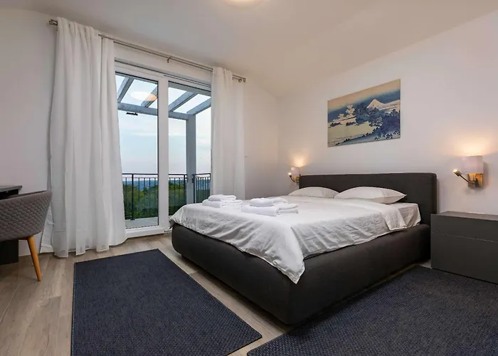 Aurora Villa